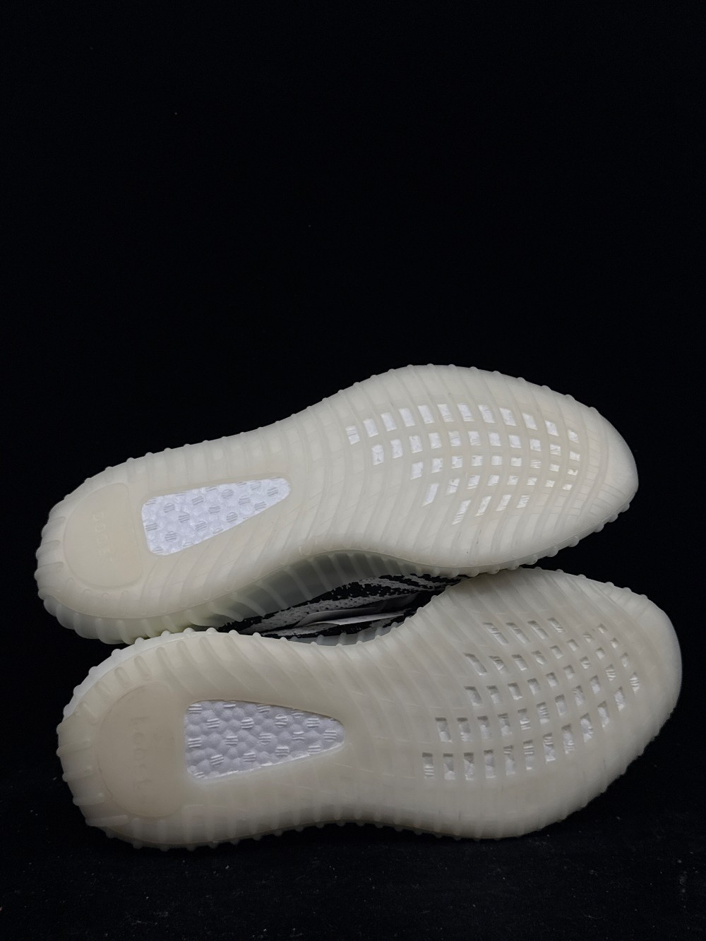 YEEZY 350 BOOST V2 - ZEBRA