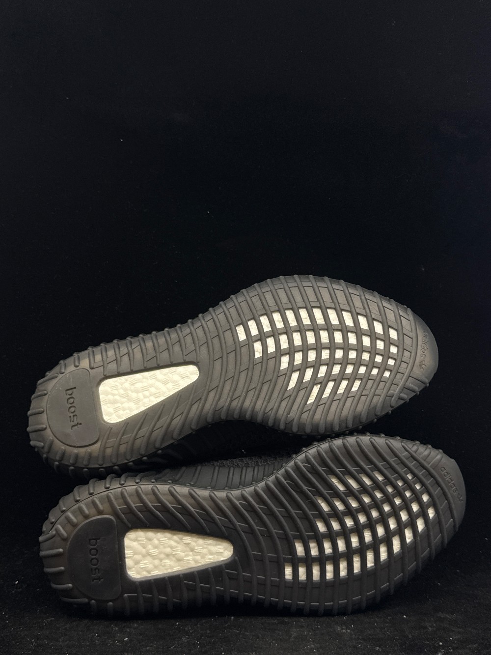 YEEZY 350 BOOST V2 - BLACK (NON-REFLECTIVE)