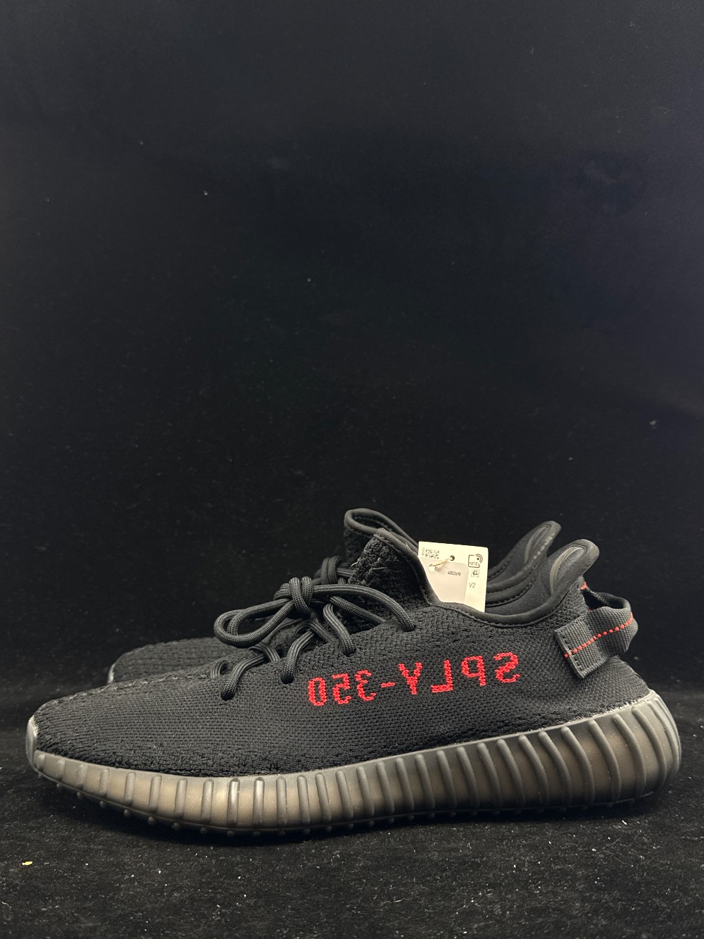 YEEZY 350 BOOST V2 - BLACK RED
