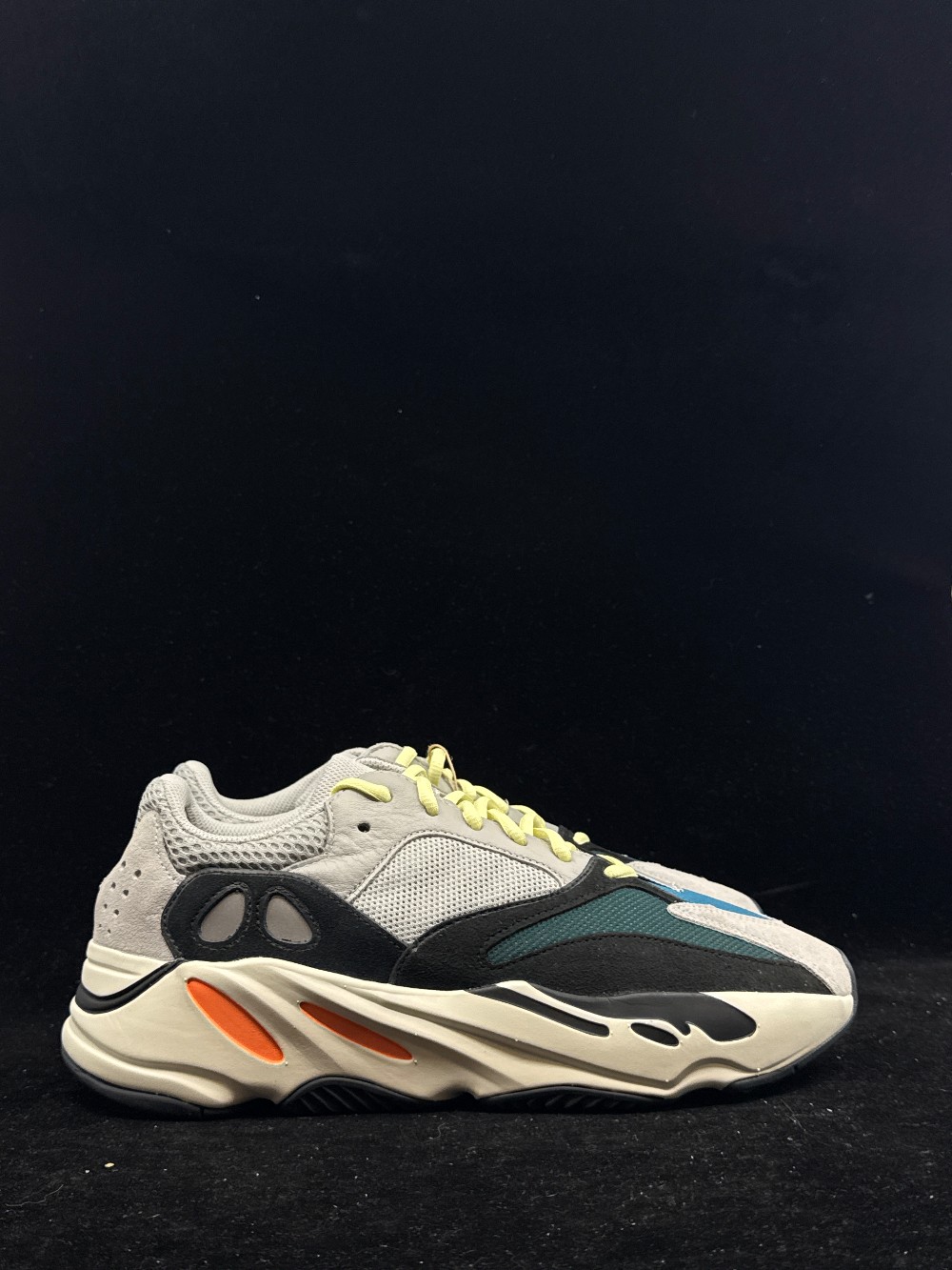 YEEZY 700 BOOST - WAVE RUNNER