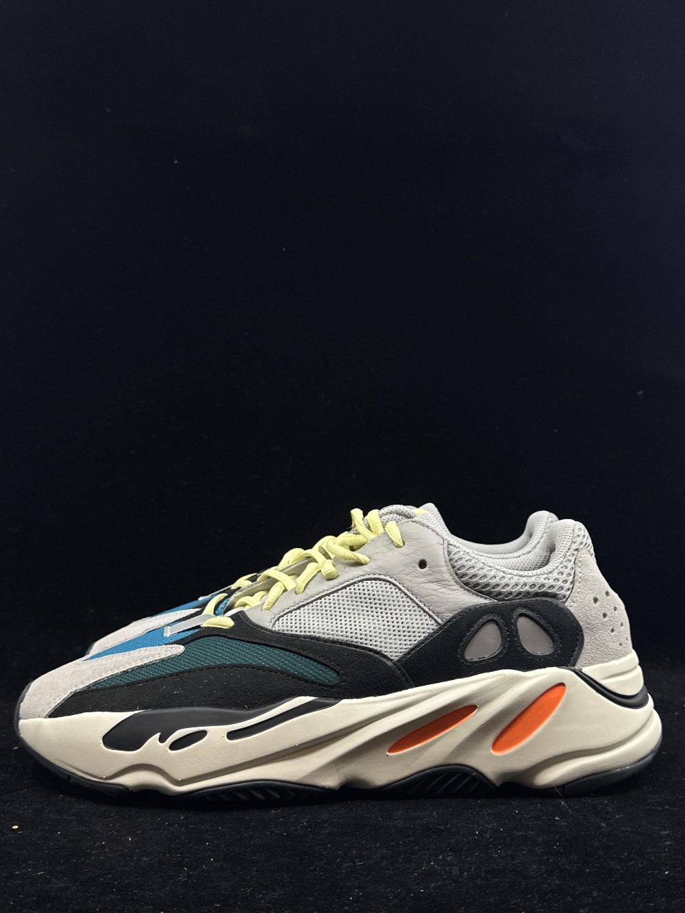 YEEZY 700 BOOST - WAVE RUNNER