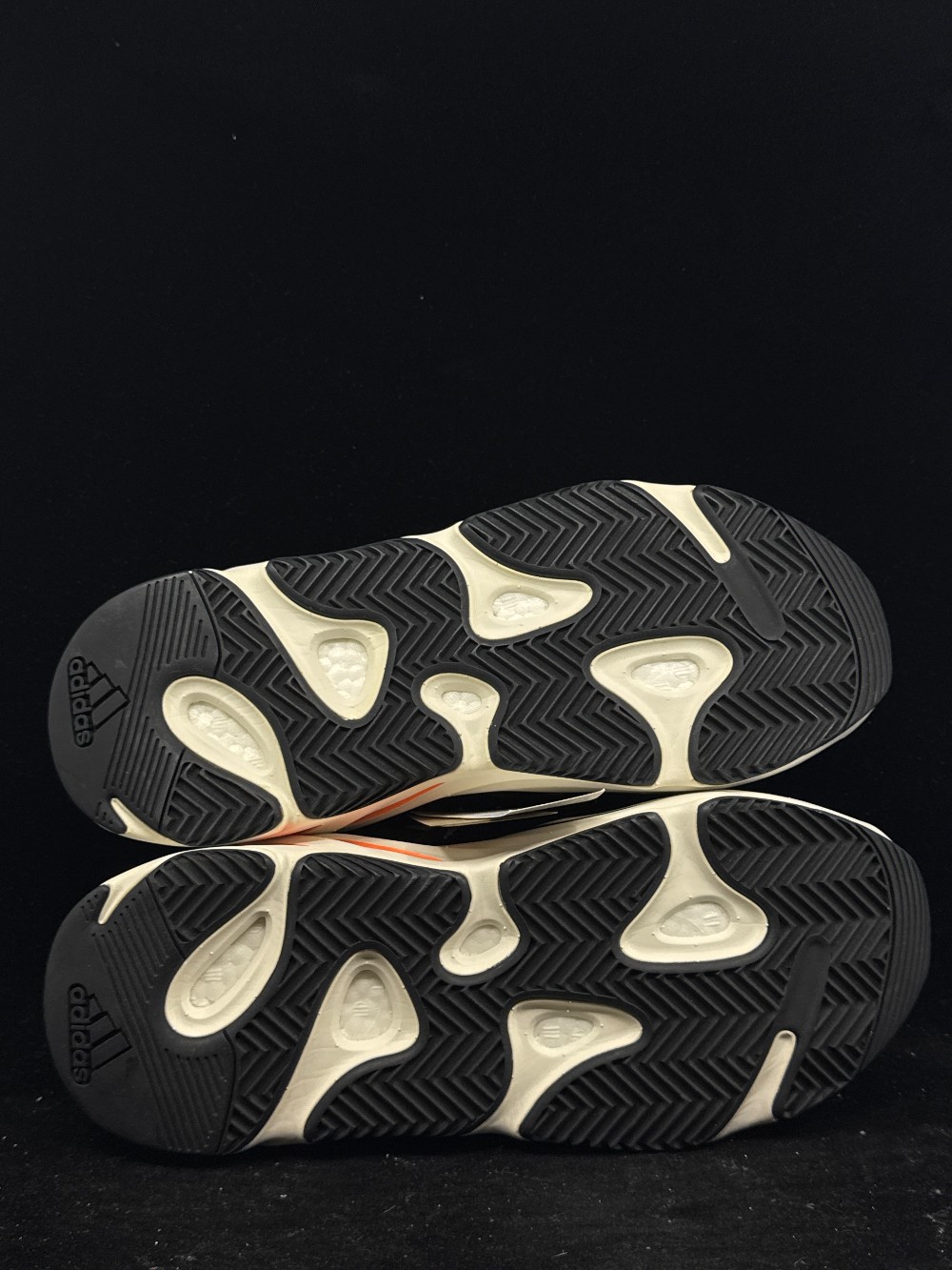 YEEZY 700 BOOST - WAVE RUNNER