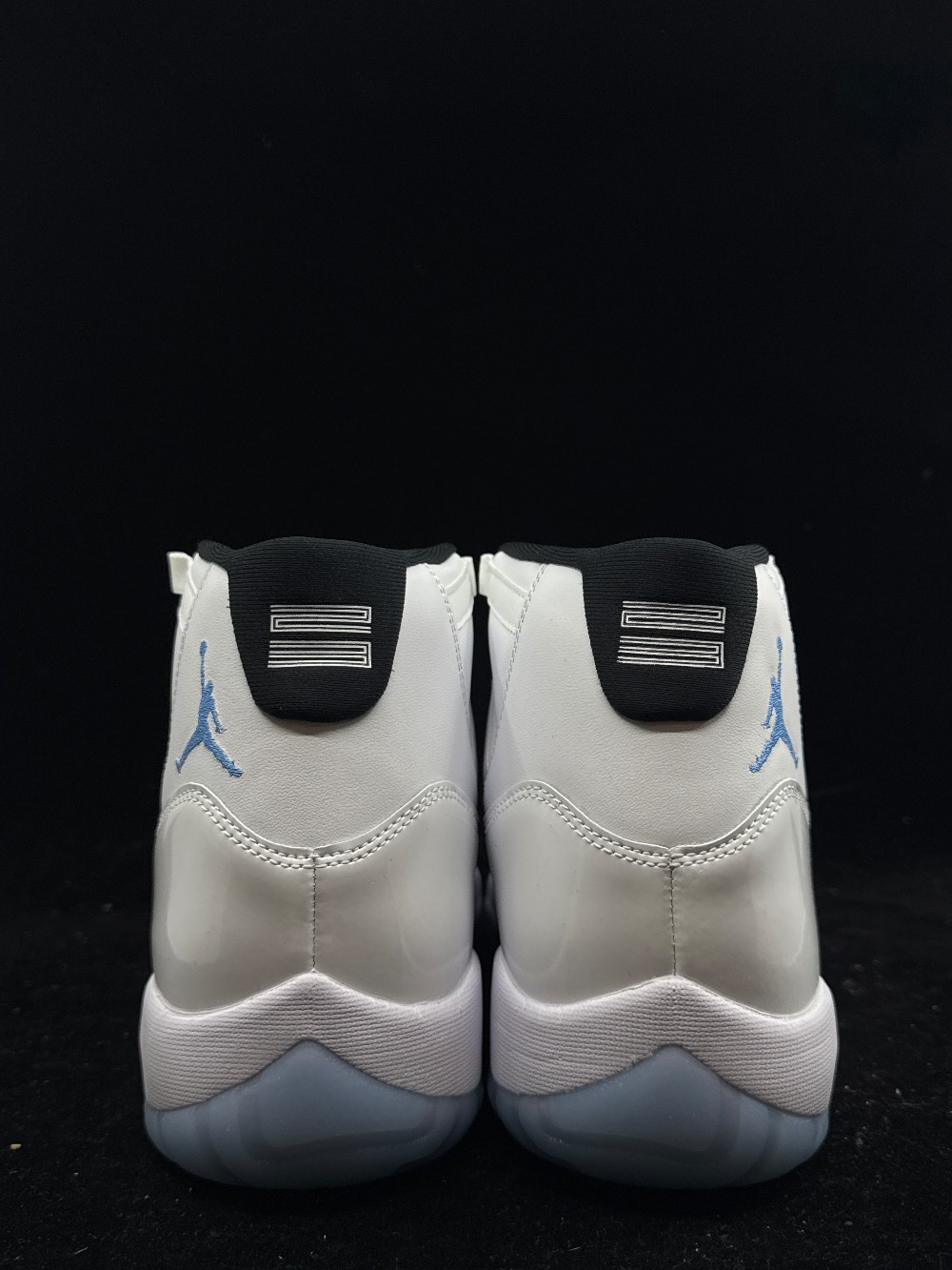 AJ 11 - LEGEND BLUE (2024)