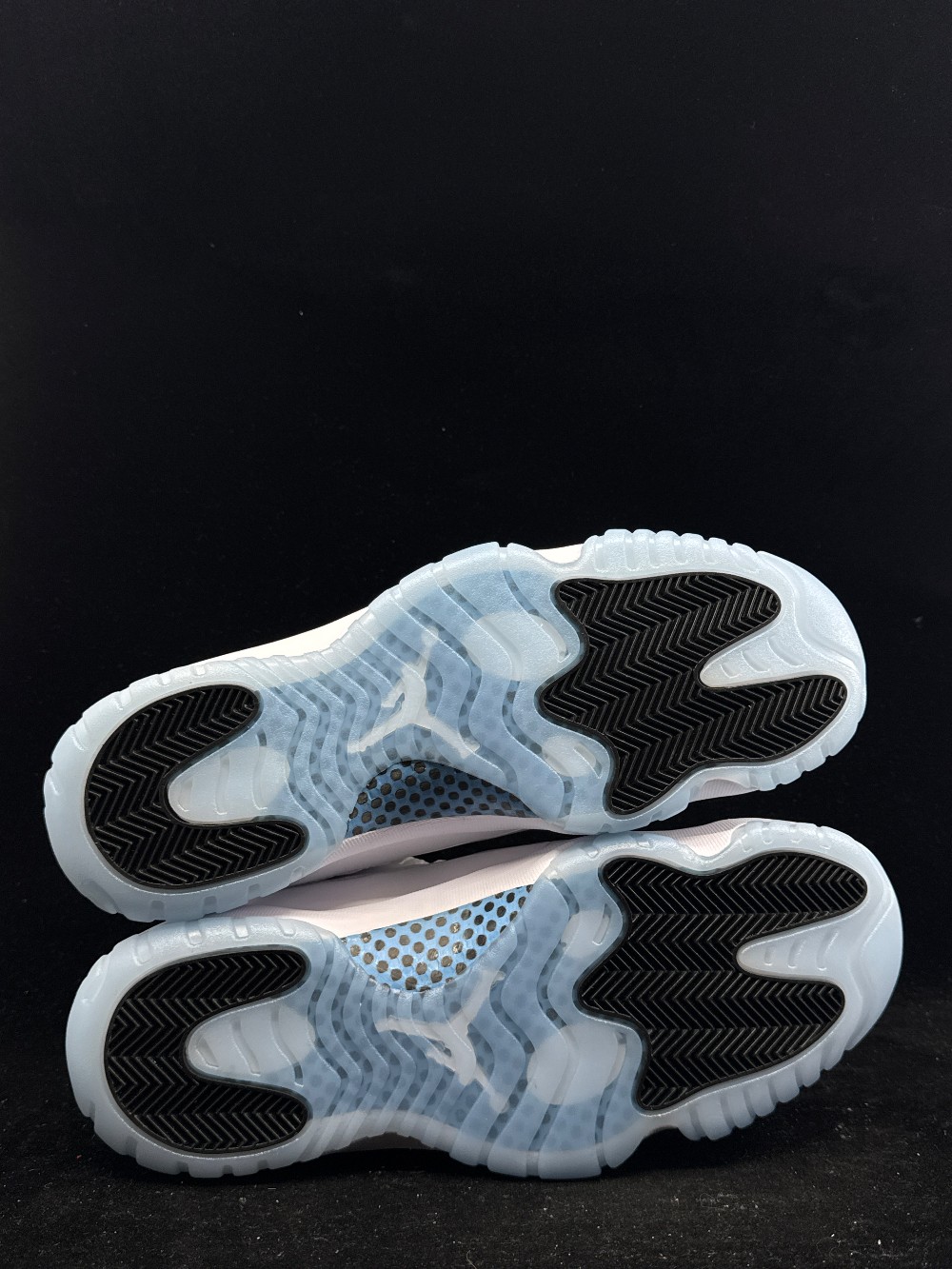 AJ 11 - LEGEND BLUE (2024)