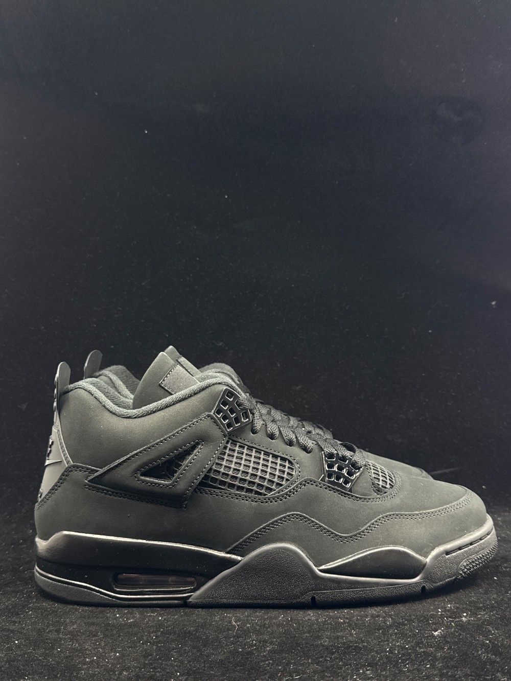 AJ 4 - BLACK CAT (2025)