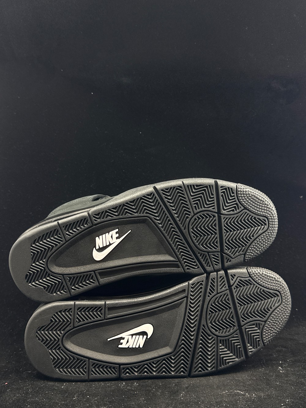 AJ 4 - BLACK CAT (2025)