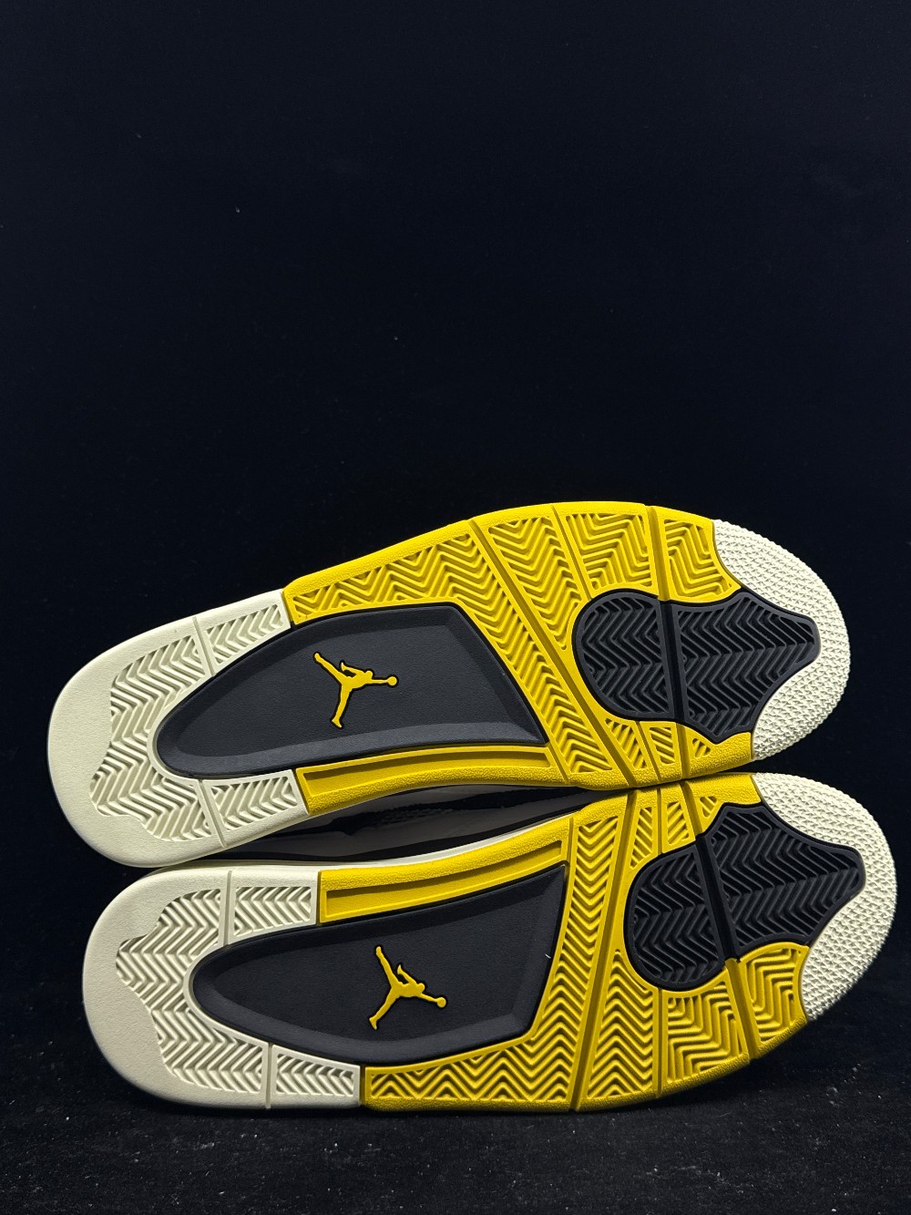 AJ 4 (W) - VIVID SULFUR