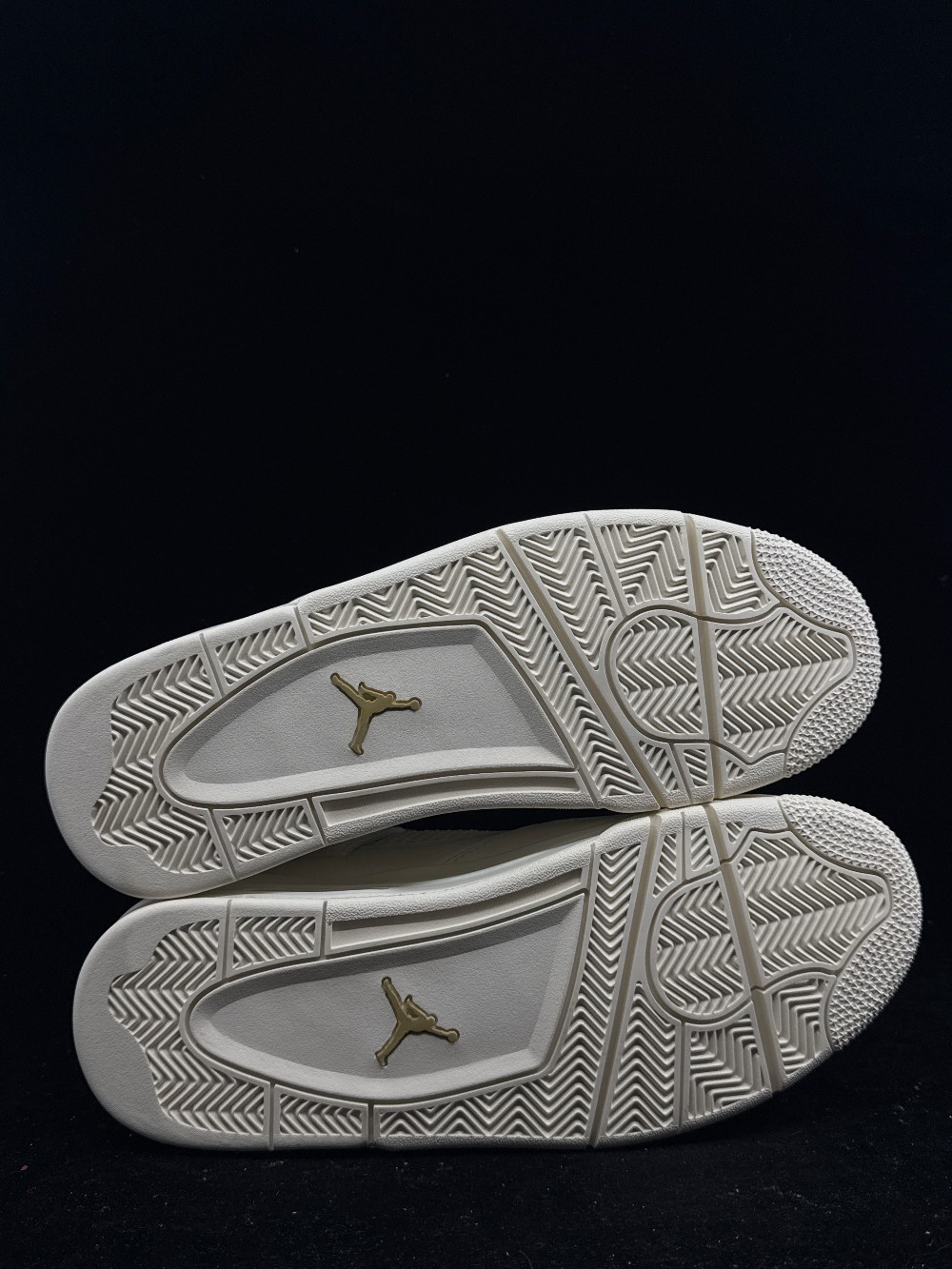 AJ 4 (W) - METALLIC GOLD