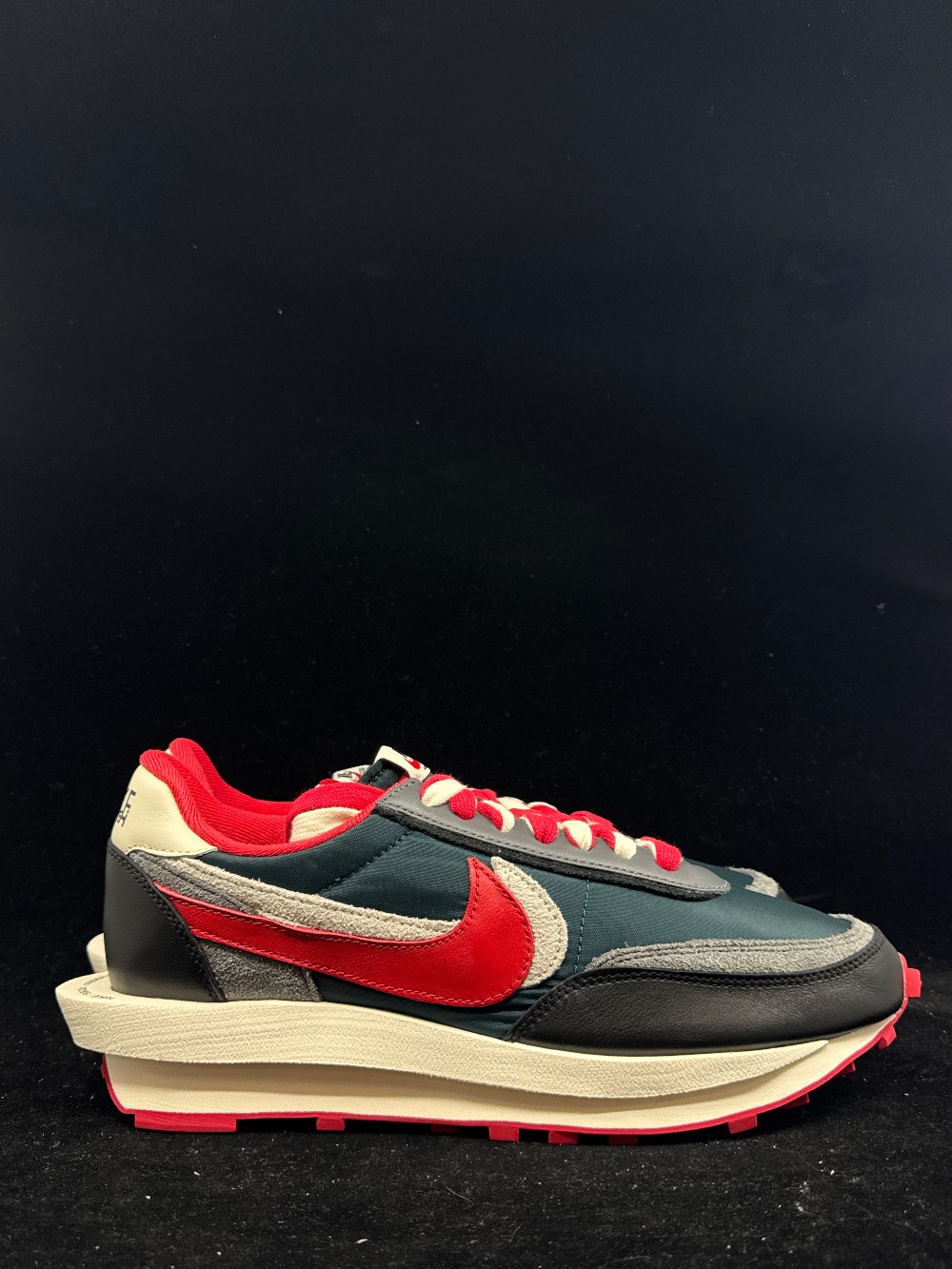 NIKE X SACAI X UNDERCOVER - MIDNIGHT SPRUCE UNIVERSITY RED