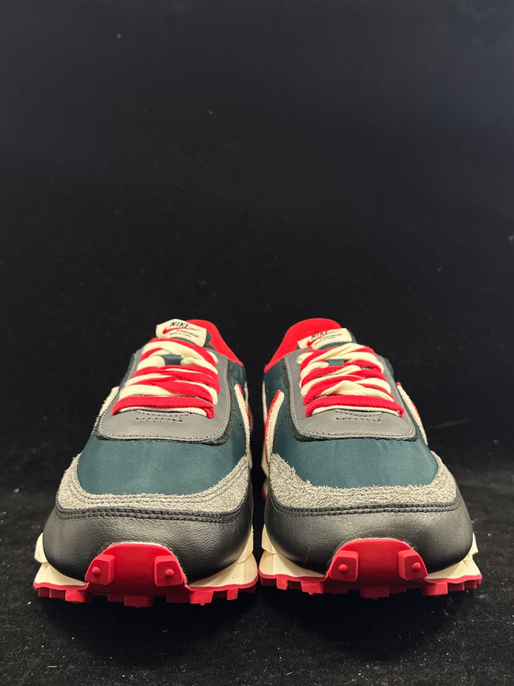 NIKE X SACAI X UNDERCOVER - MIDNIGHT SPRUCE UNIVERSITY RED