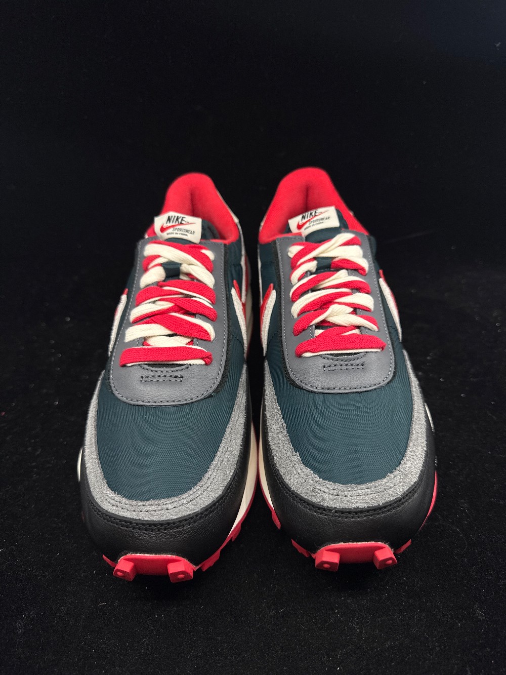 NIKE X SACAI X UNDERCOVER - MIDNIGHT SPRUCE UNIVERSITY RED