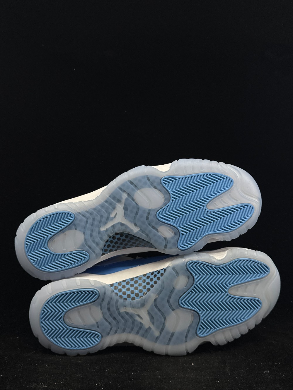 AJ 11 LOW - UNIVERSITY BLUE (2026)