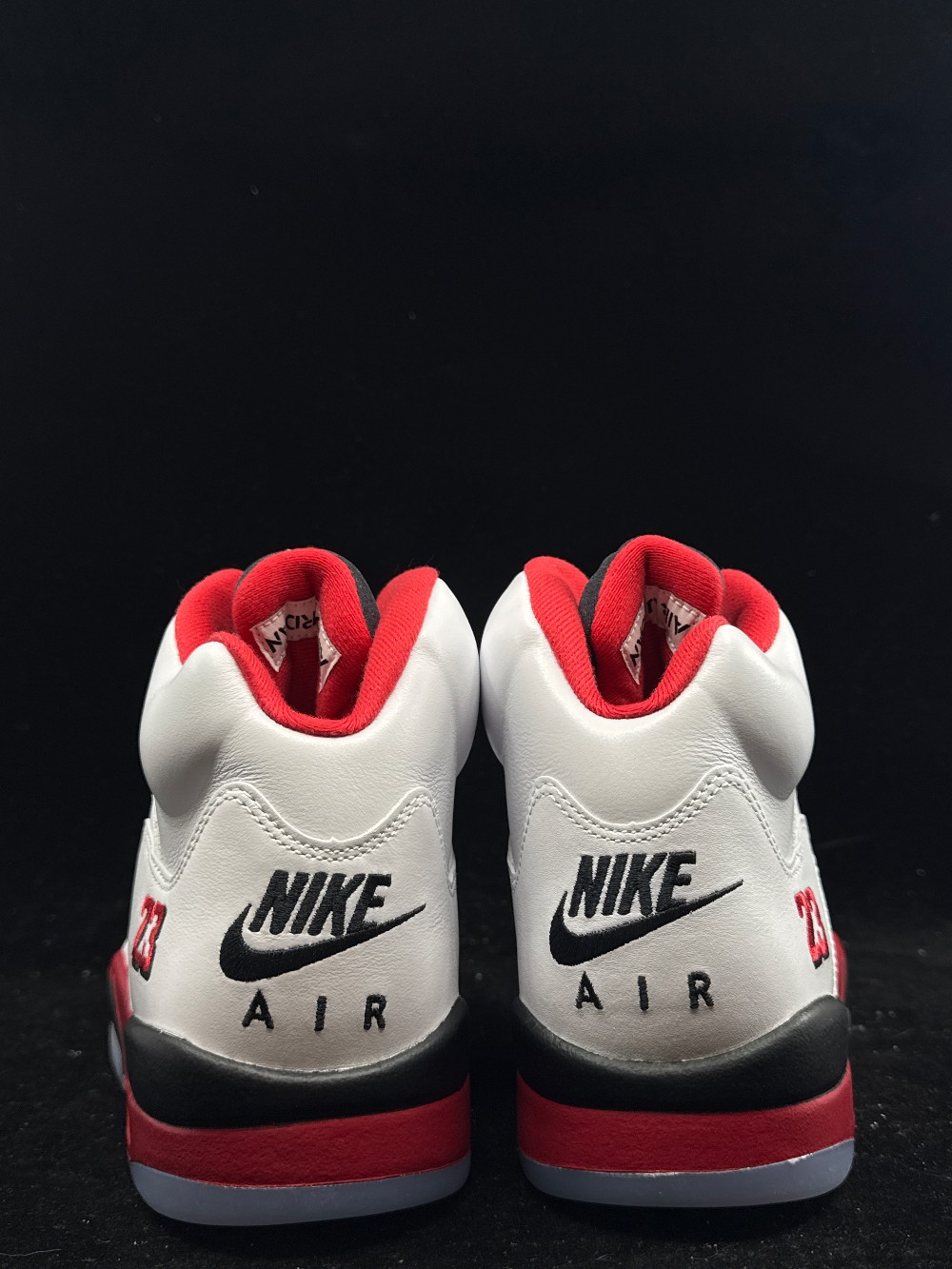 AJ 5 - FIRE RED BLACK TONGUE (2025)