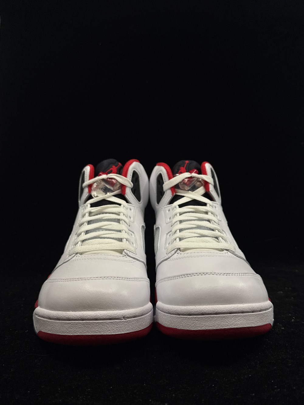 AJ 5 - FIRE RED BLACK TONGUE (2025)