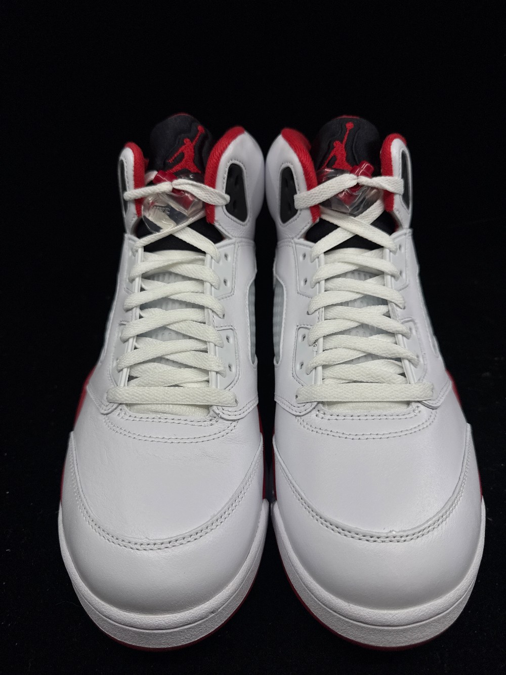 AJ 5 - FIRE RED BLACK TONGUE (2025)