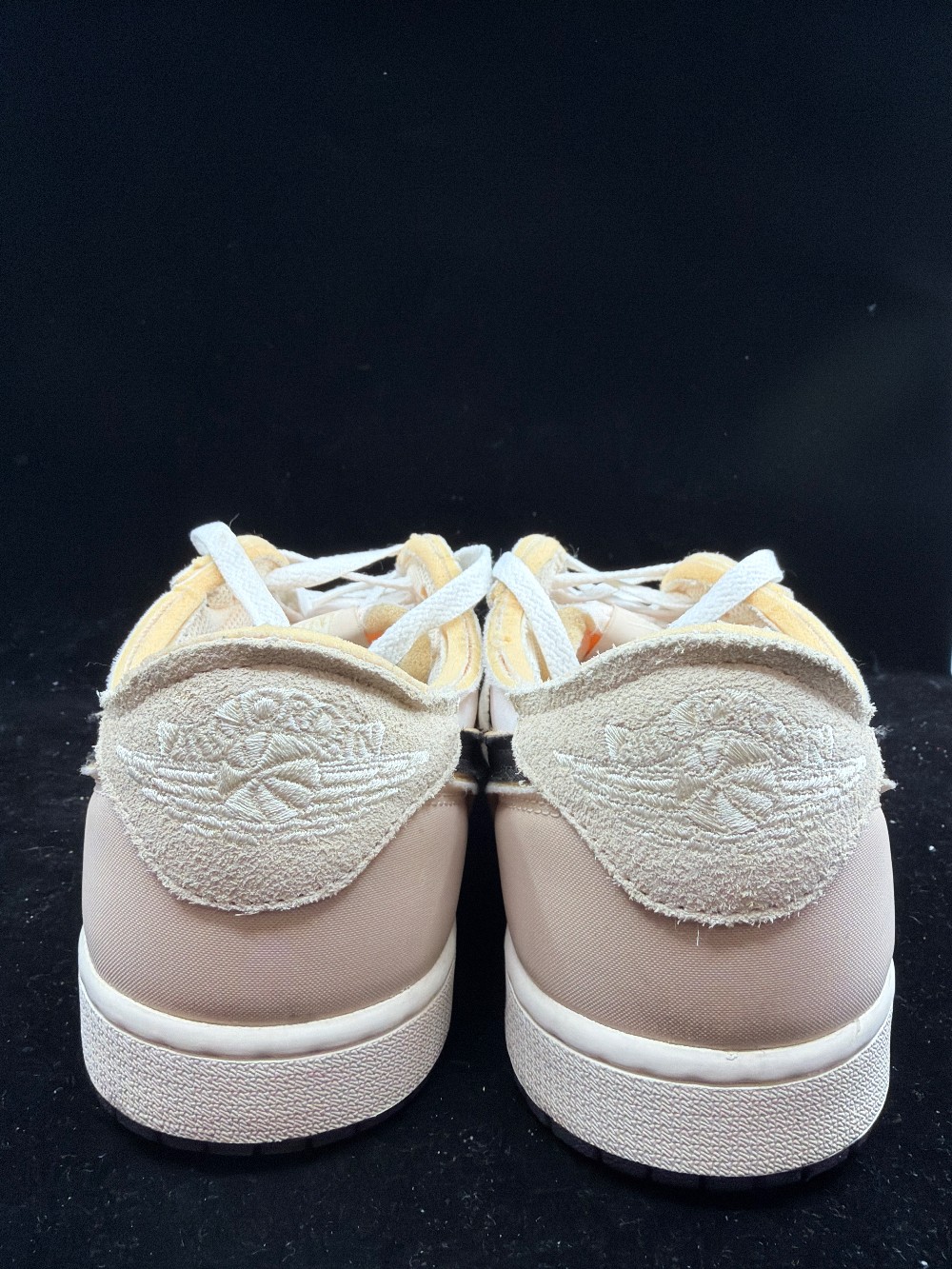 *USED* AJ 1 LOW OG - COCONUT MILK