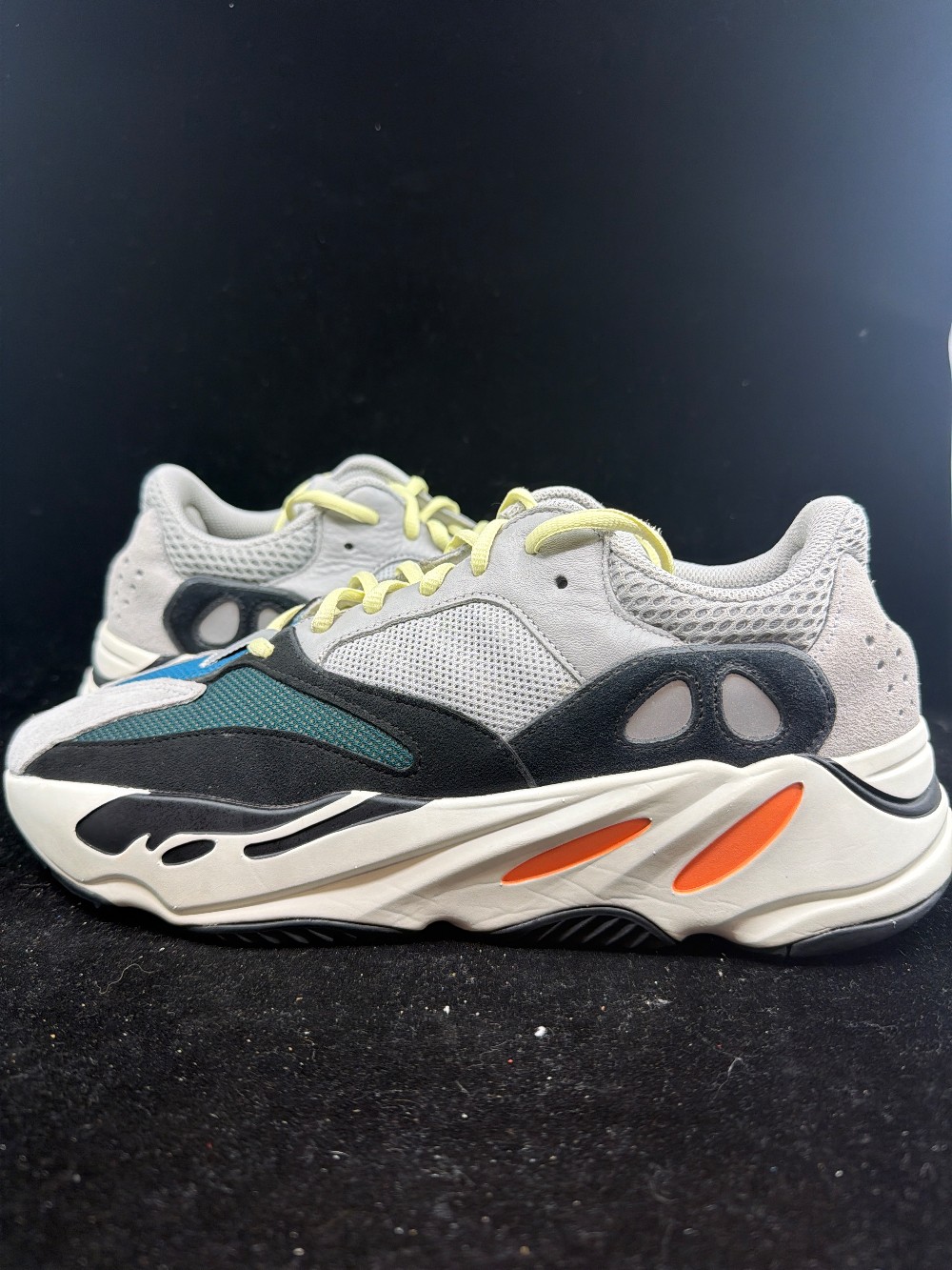 *USED/REP BOX* YEEZY BOOST 700 - WAVE RUNNER