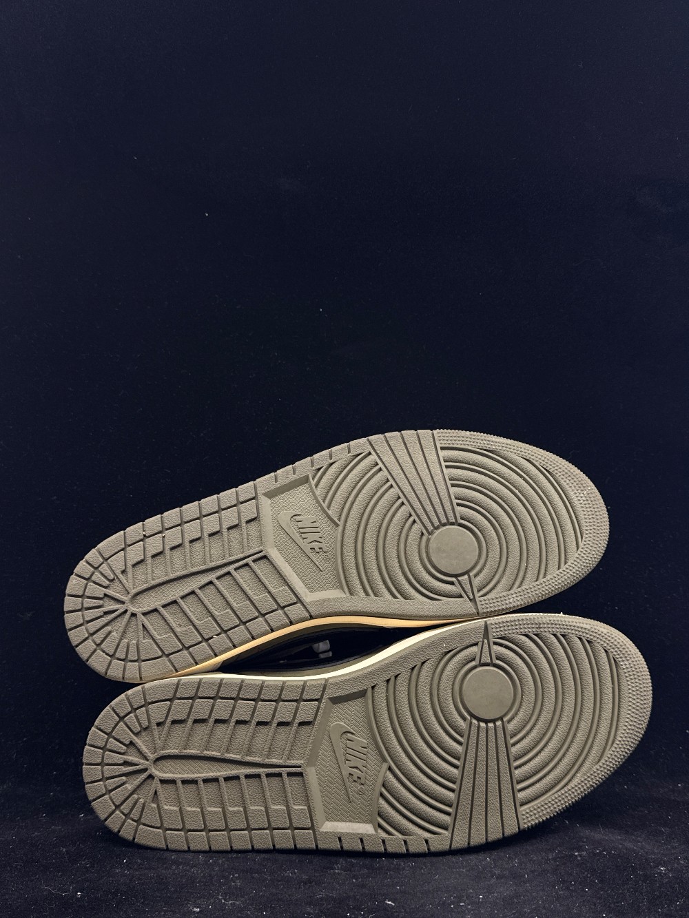 *VNDS* AJ 1 LOW X TRAVIS SCOTT - MEDIUM OLIVE