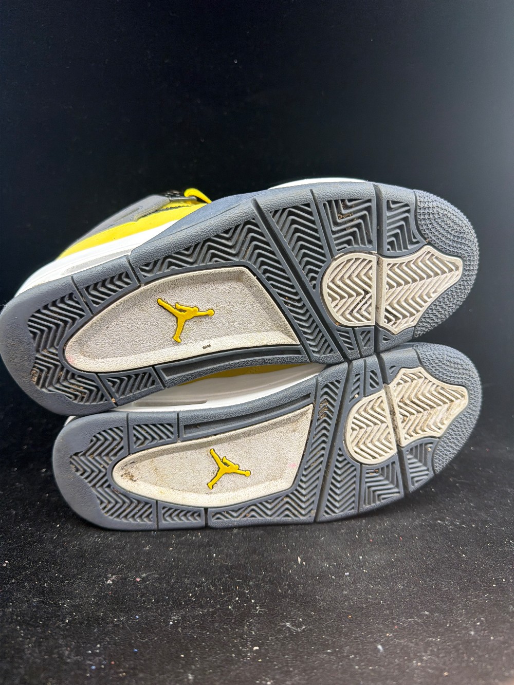 *USED* AJ 4 (GS) - LIGHTNING (2021)