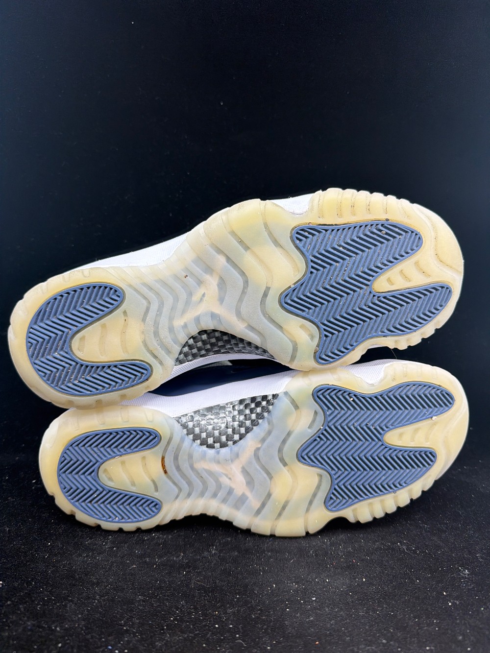 *USED* AJ 11 LOW - DIFFUSED BLUE