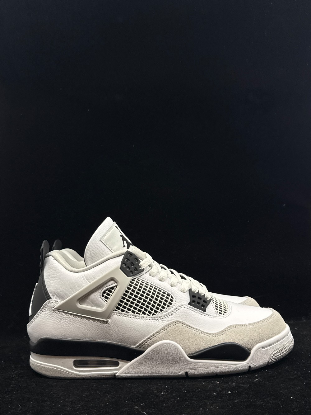 AJ 4 - MILITARY BLACK