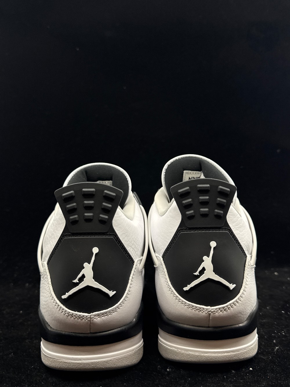 AJ 4 - MILITARY BLACK