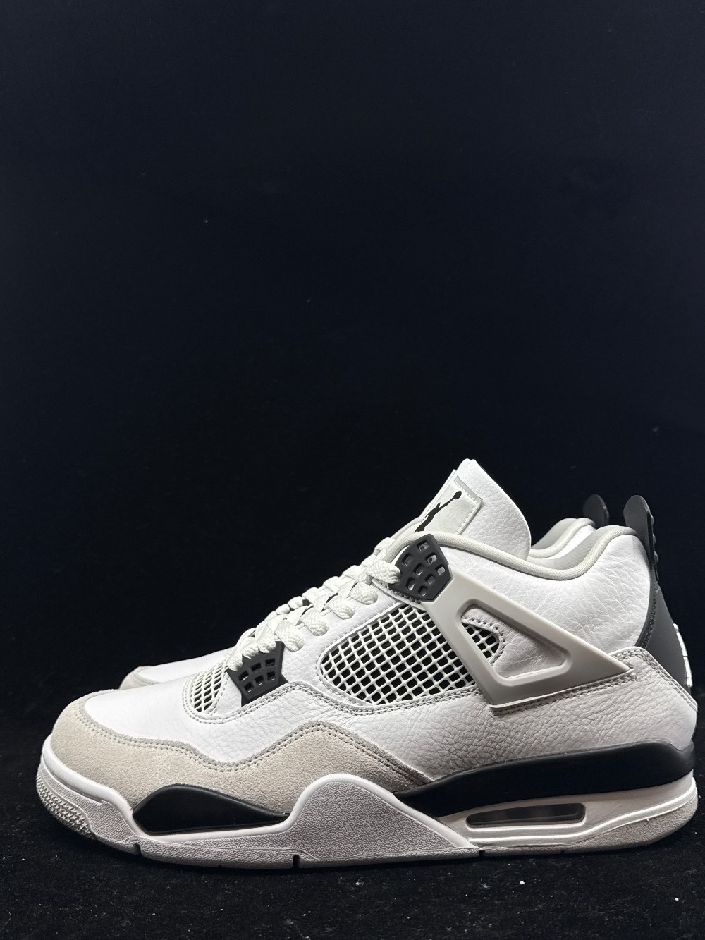 AJ 4 - MILITARY BLACK