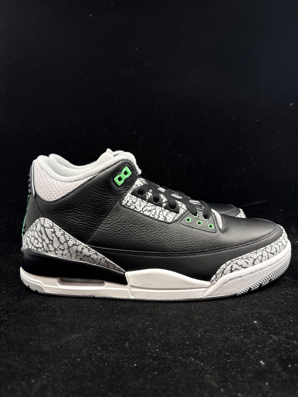 AJ 3 - GREEN GLOW