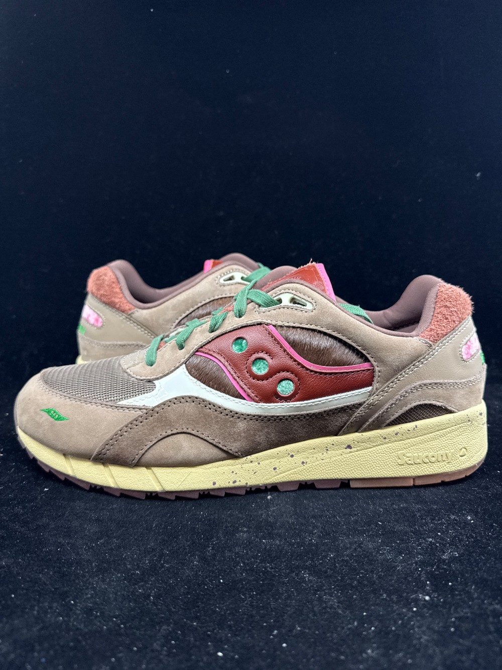 *USED* SAUCONY SHADOW 6000 - FEATURE CHOCOLATE CHIP