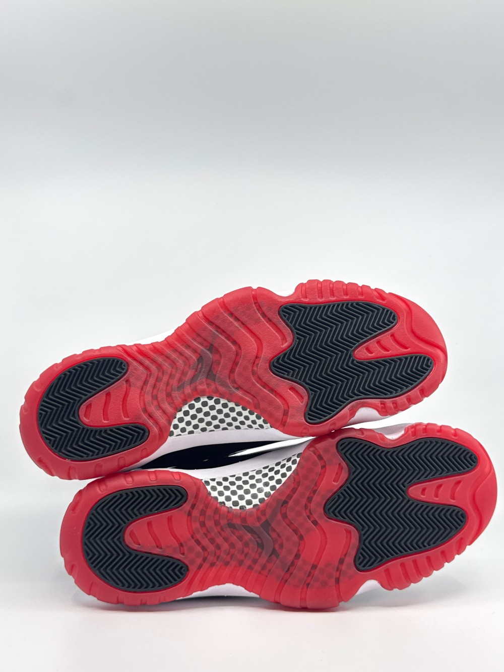 AJ 11 - PLAYOFFS BRED (2019)