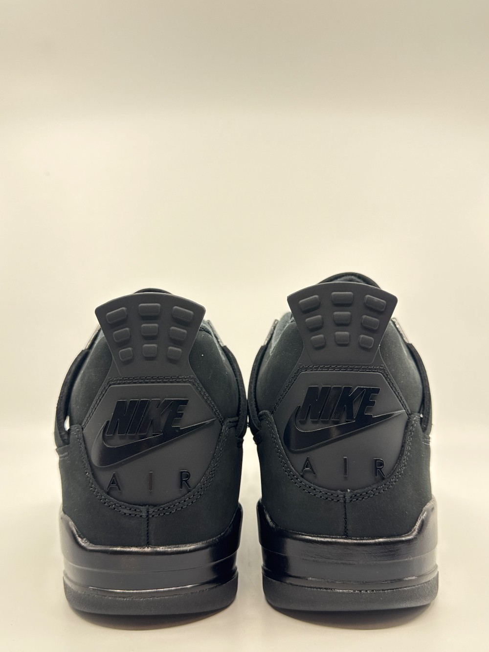 AJ 4 - BLACK CAT (2025)