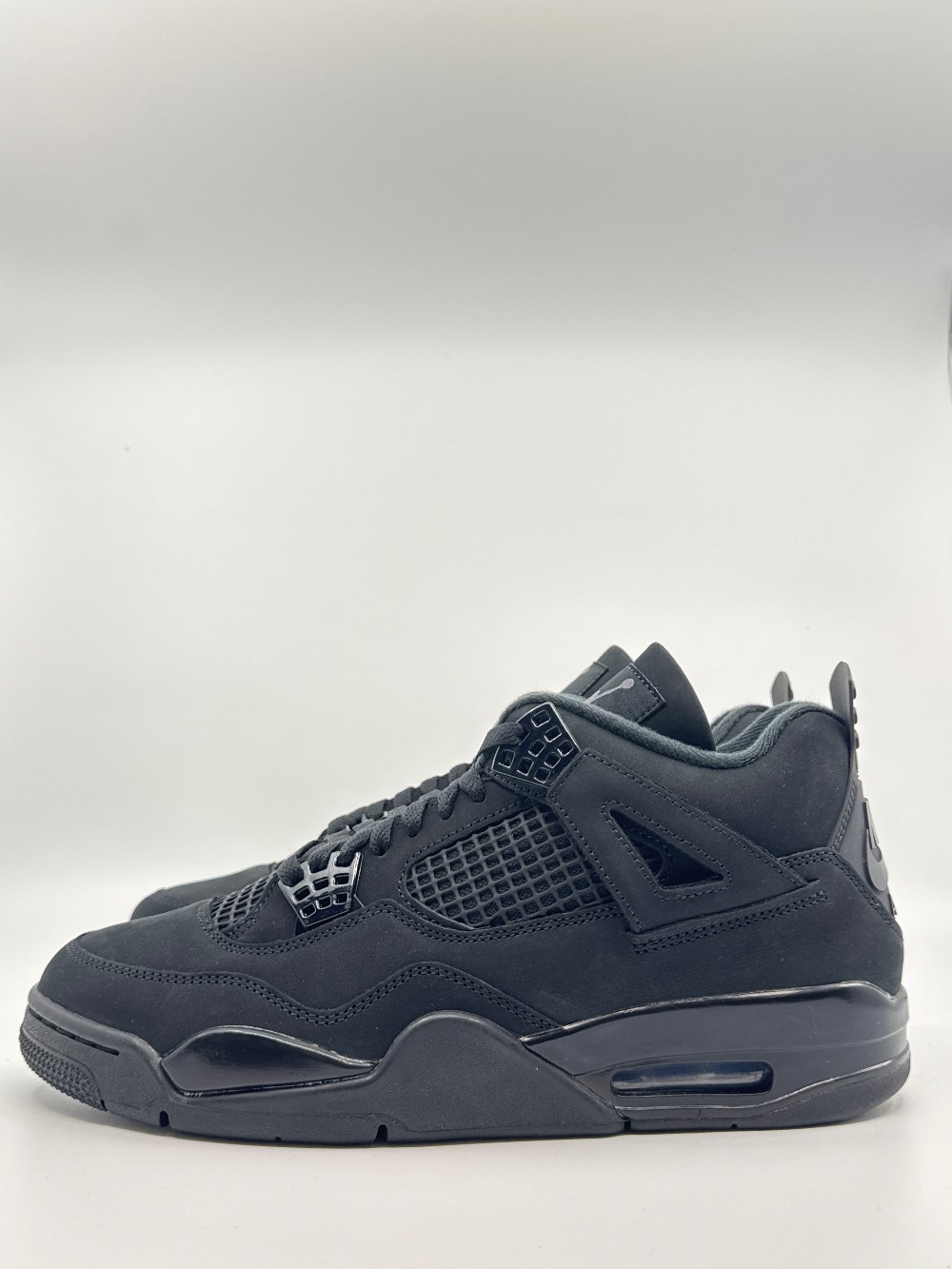 AJ 4 - BLACK CAT (2025)