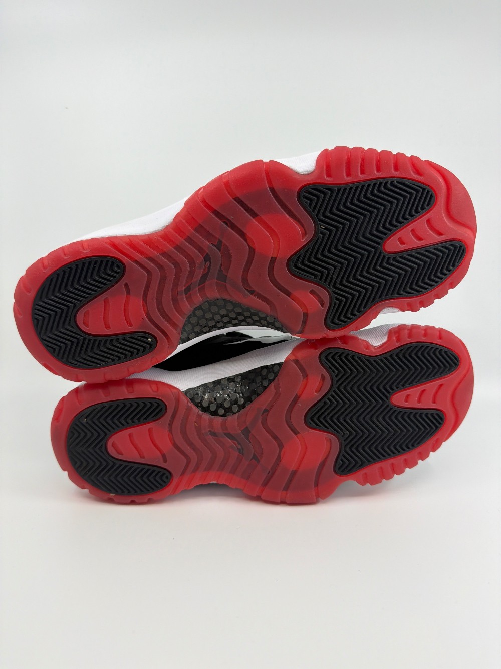 *USED* AJ 11 LOW - BRED (2025)