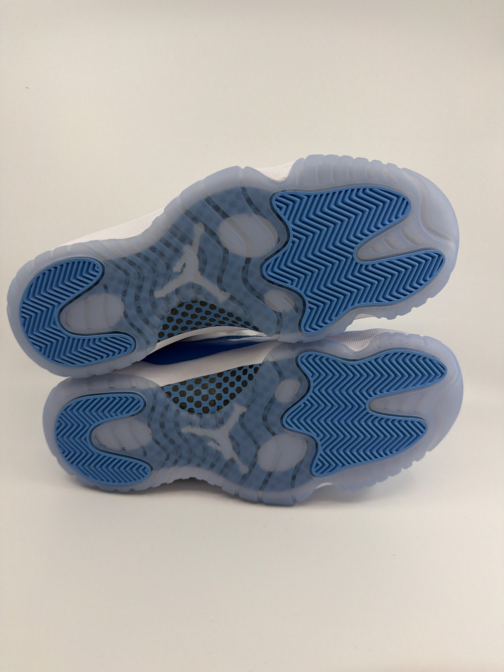 AJ 11 LOW - UNIVERSITY BLUE (2026)