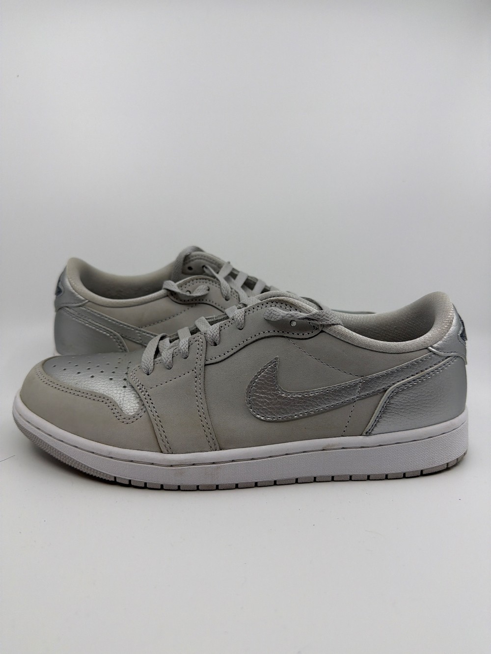 *USED/NO BOX* AJ 1 LOW OG - METALLIC SILVER