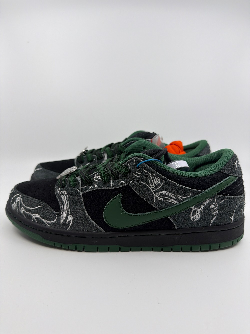 *SPECIAL BOX* NIKE SB DUNK LOW - THERE SKATEBOARDS