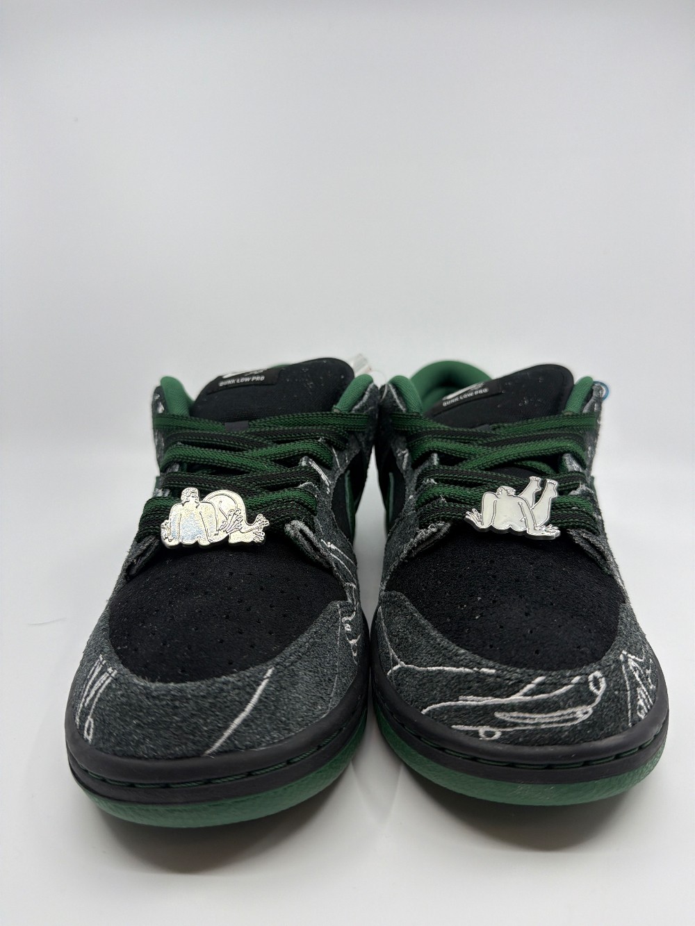 *SPECIAL BOX* NIKE SB DUNK LOW - THERE SKATEBOARDS