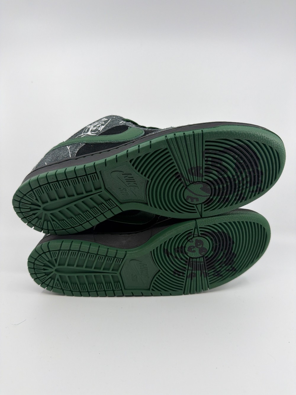 *SPECIAL BOX* NIKE SB DUNK LOW - THERE SKATEBOARDS
