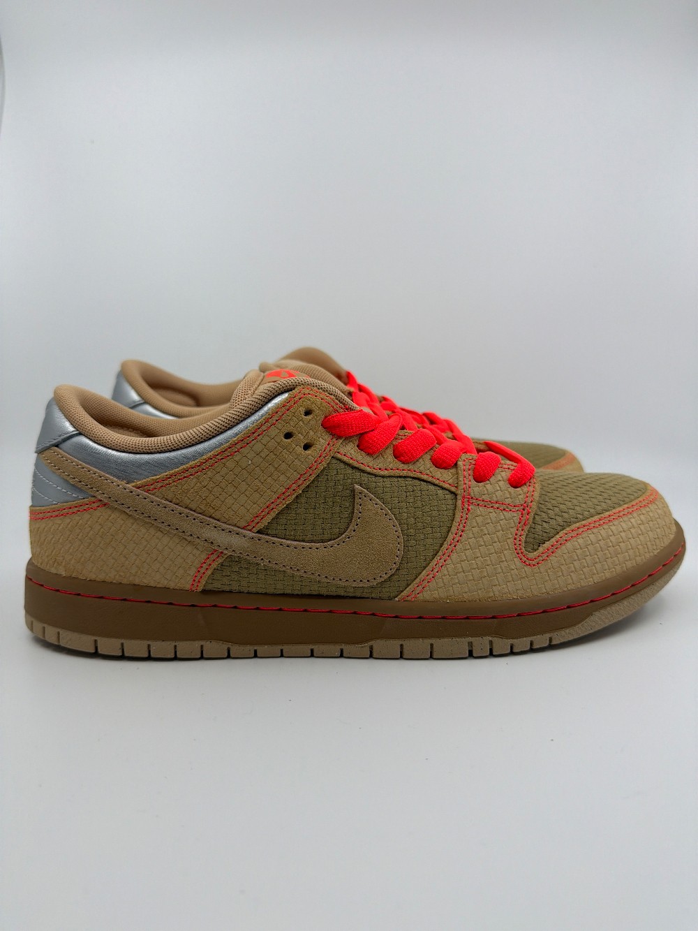 NIKE SB DUNK LOW - SOM TUM