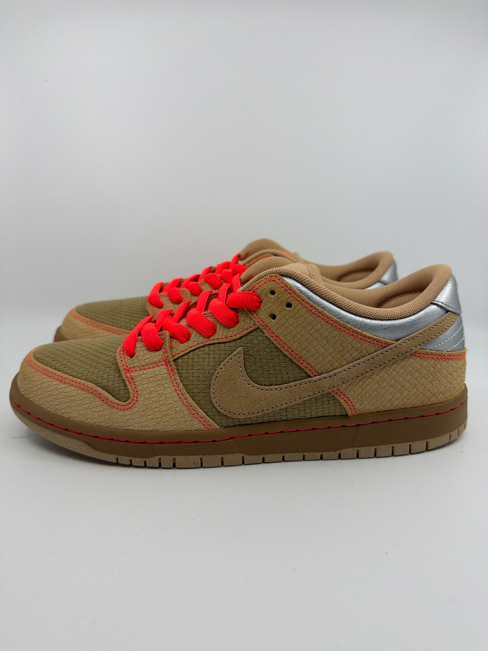 NIKE SB DUNK LOW - SOM TUM