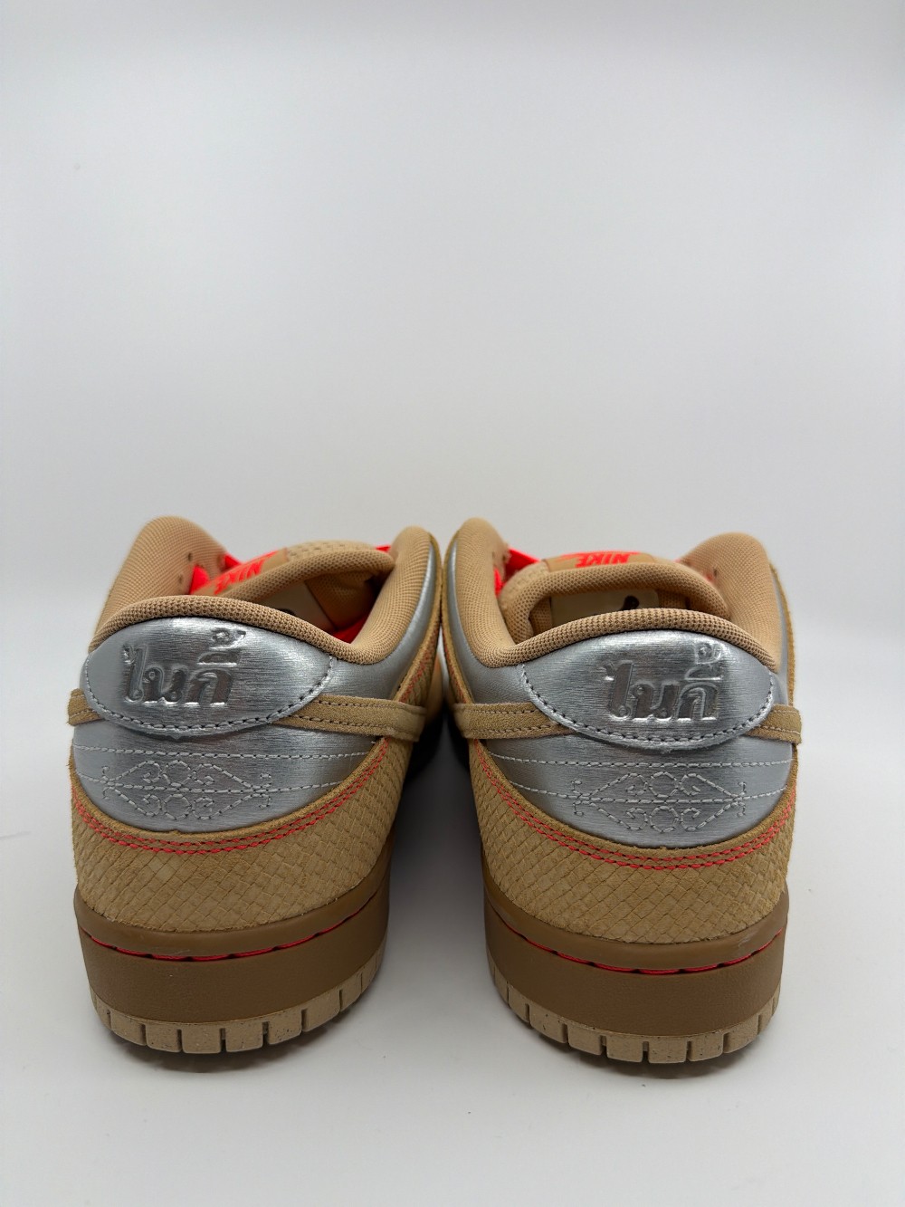 NIKE SB DUNK LOW - SOM TUM