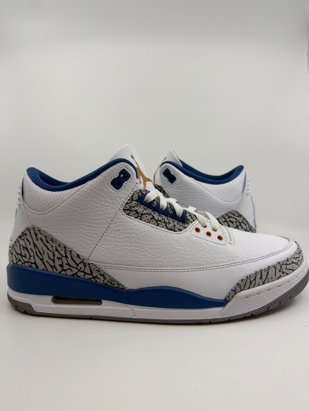 *USED* AJ 3 - WIZARDS