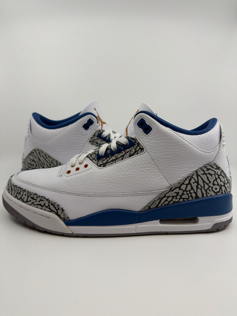 *USED* AJ 3 - WIZARDS