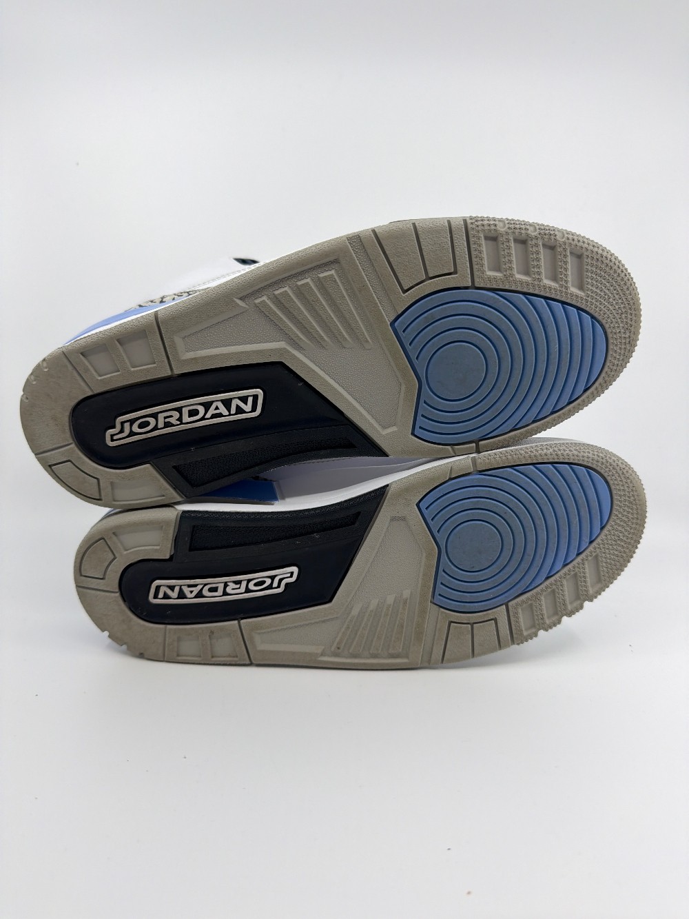 *USED* AJ 3 - UNC