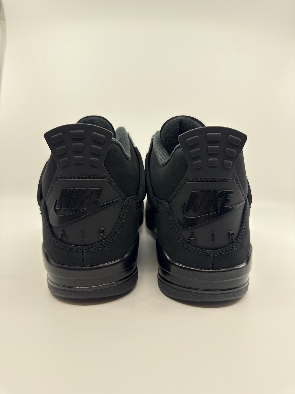 AJ 4 - BLACK CAT (2025)