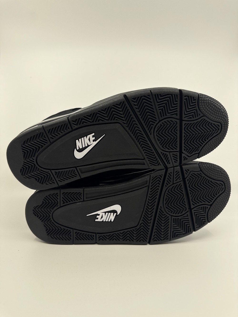 AJ 4 - BLACK CAT (2025)