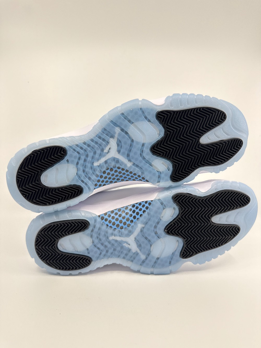 AJ 11 - LEGEND BLUE (2024)