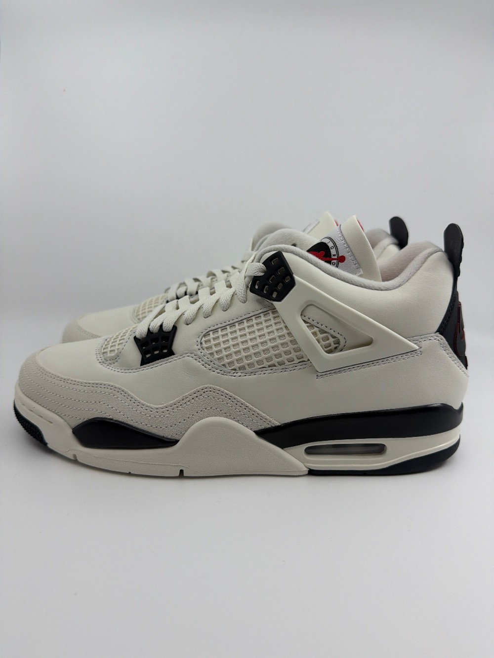 AJ 4 - FLIGHT CLUB