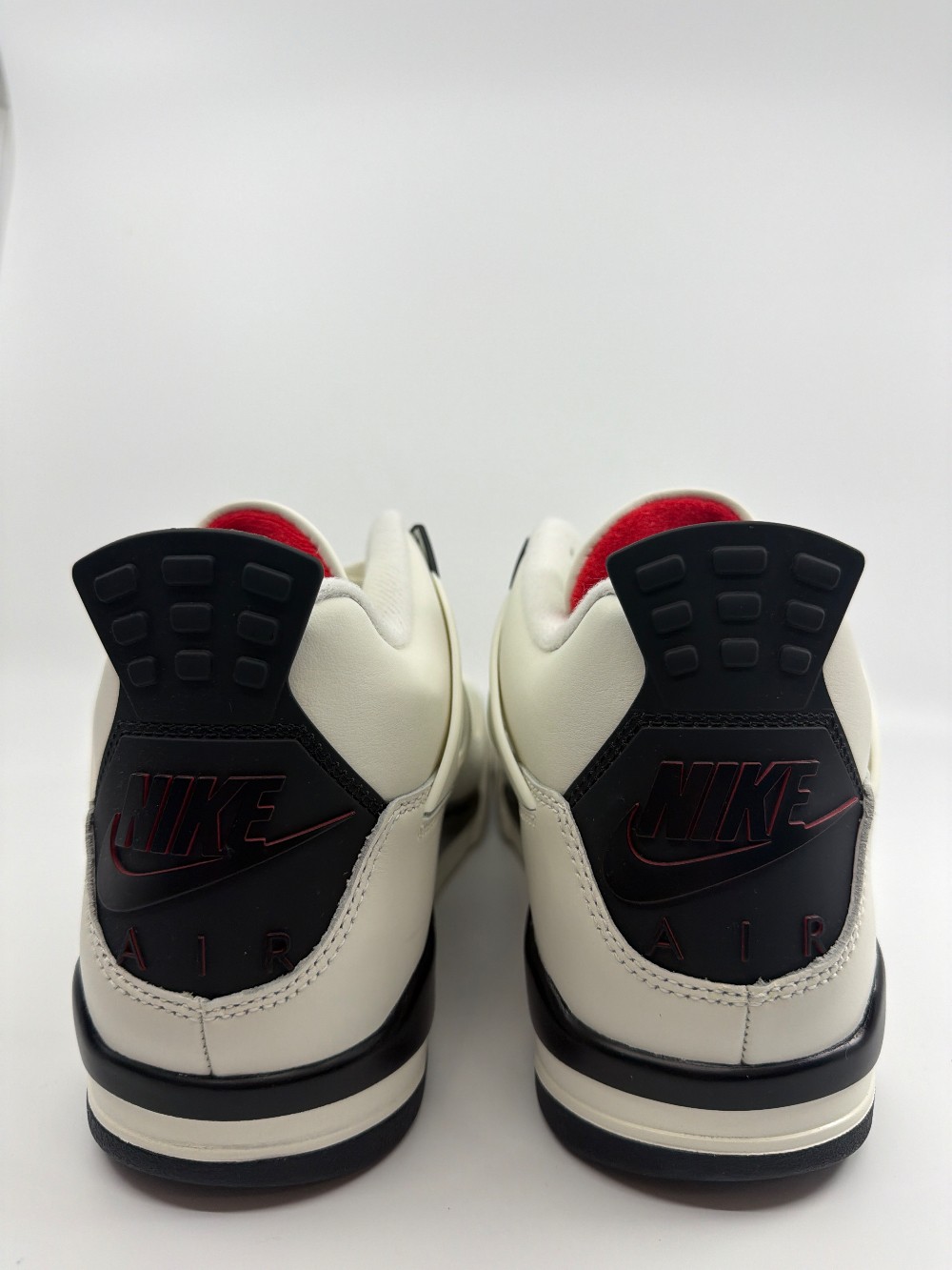 AJ 4 - FLIGHT CLUB