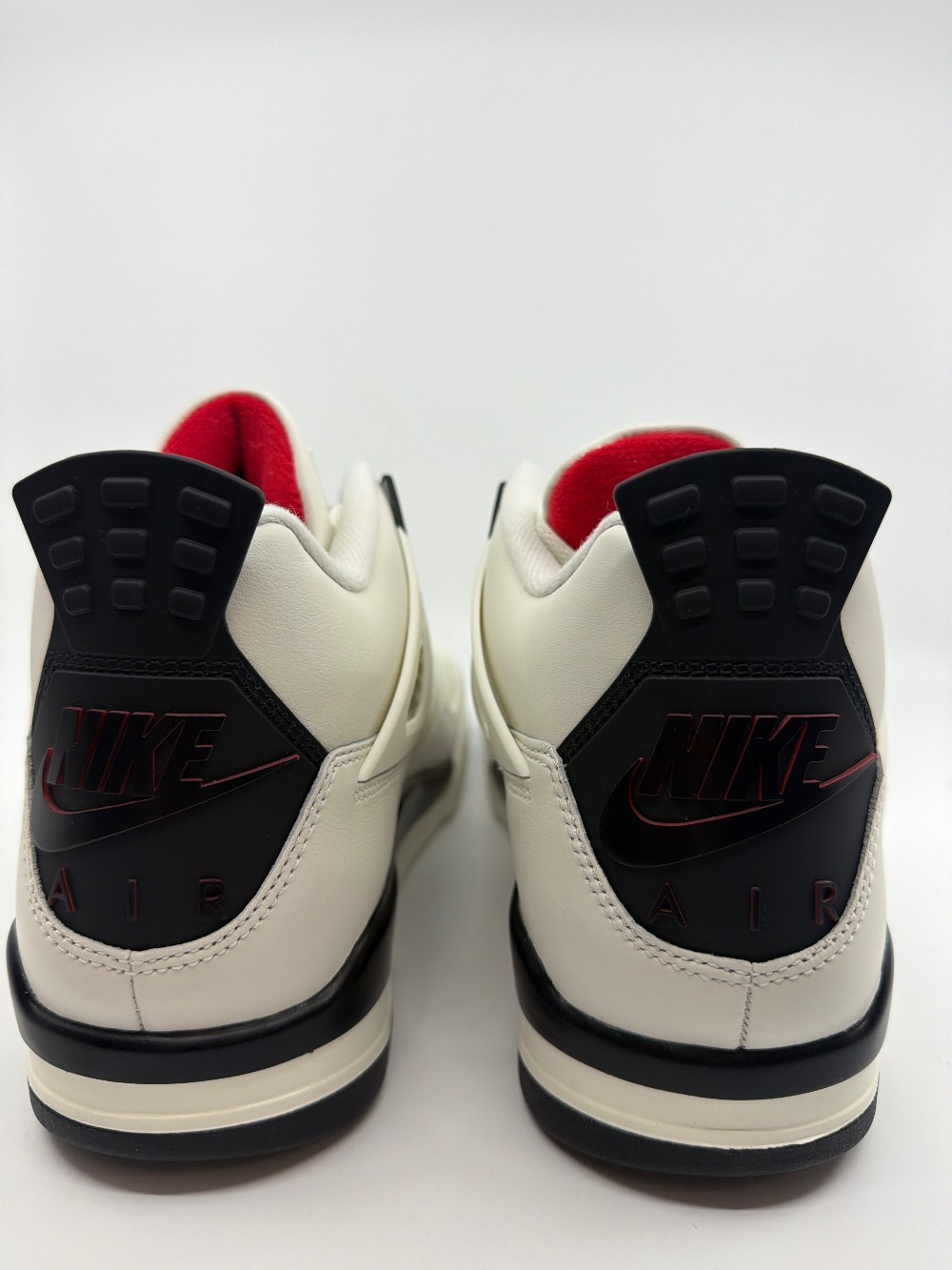 AJ 4 - FLIGHT CLUB
